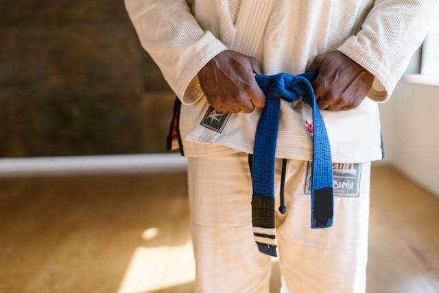 et billede af et bjj bælte af rangen blå